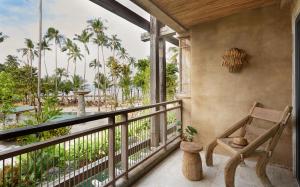 Balkón nebo terasa v ubytování Vignette Collection Dinso Resort & Villas Ko Chang by IHG