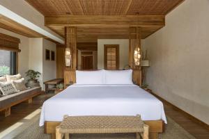 Postel nebo postele na pokoji v ubytování Vignette Collection Dinso Resort & Villas Ko Chang by IHG