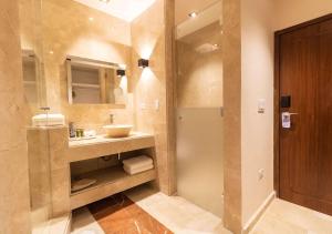 Um banheiro em Hotel El Panama by Faranda Grand, a member of Radisson Individuals