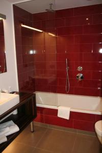 Uma casa de banho em Hotel Carpinus