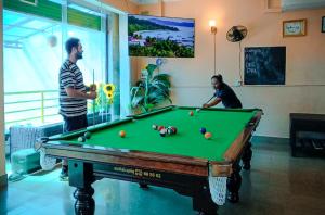 Biliár nebo kulečník v ubytování Island View Hostel