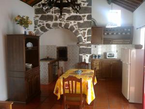 Η κουζίνα ή μικρή κουζίνα στο Casas do Monte Alegre