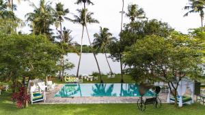 Piscina de la sau aproape de The Oya by Arunalu Leisure +17 fotografii