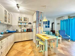 Kuchyň nebo kuchyňský kout v ubytování Apartment Didi with private garden, close to the Krk center