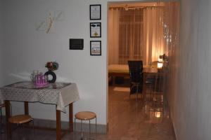 Postel nebo postele na pokoji v ubytování Dalma View Studio Apartment