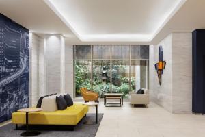 Area soggiorno di Four Points Flex by Sheraton Osaka Umeda