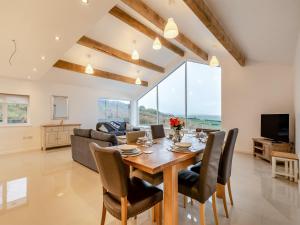 Μια τηλεόραση ή/και κέντρο ψυχαγωγίας στο Hen House View 2 - Uk41551