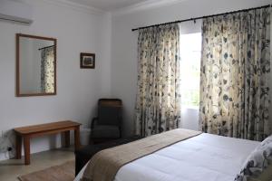 En eller flere senge i et værelse på Little Aloe Cottage + 9 billeder