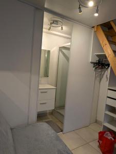 Koupelna v ubytování L'Atelier à 100 m de Tarbes sud
