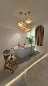 Billede fra billedgalleriet på Luxury 2BHK Escape with Hot Tub i Kathmandu