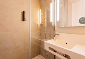 Koupelna v ubytování B&B HOTEL Mulhouse Dornach + 16 fotografií
