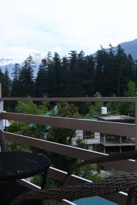 Foto sihtkohas Manāli asuva majutusasutuse !!! Hotel The Nirvana Hills By Hotel Manu !!! A Luxury Stay With Mountain View!!!Couple Friendly!!! Balcony Rooms!!!Open Terrace With 360 View!!! galeriist