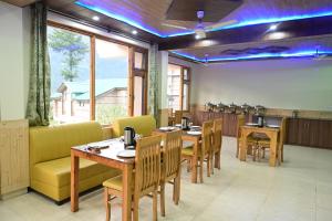 Foto sihtkohas Manāli asuva majutusasutuse !!! Hotel The Nirvana Hills By Hotel Manu !!! A Luxury Stay With Mountain View!!!Couple Friendly!!! Balcony Rooms!!!Open Terrace With 360 View!!! galeriist