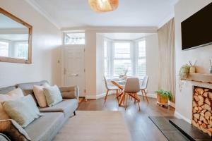 O zonă de relaxare la Newly Refurbished 3 Bedroom Townhouse Free Parking