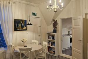 Η κουζίνα ή μικρή κουζίνα στο Vårsol Overnatting i Vardø centrum
