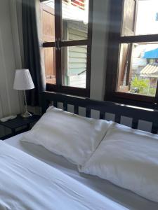 Green Cabin Hostel客房内的一张或多张床位