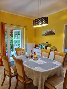 Kuchyň nebo kuchyňský kout v ubytování Relax Wellness Apartman