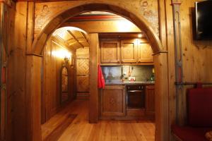 an archway in a kitchen in a house at Chalet Ampezzano di Marisa in Cortina dʼAmpezzo