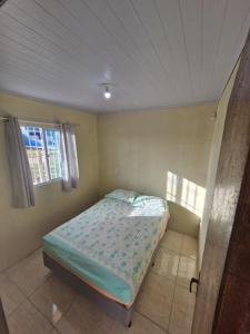 a bedroom with a bed and two windows at casa nova em imbé in Imbé +19 photos