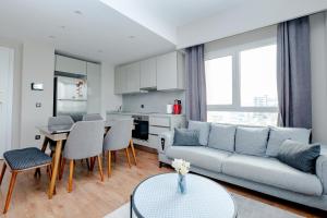 Kuchyň nebo kuchyňský kout v ubytování Lux Residence 1 room 1 saloon