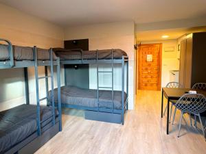 Postel nebo postele na pokoji v ubytování Apartamentos Midi 3000