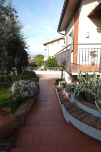 Aed väljaspool majutusasutust B&B Orsobigio