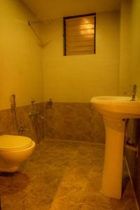 Ένα μπάνιο στο The Flamboyant Natraj +17 φωτογραφίες