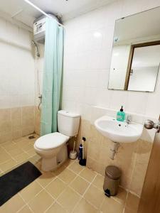 a bathroom with a toilet and a sink at Cozy Central Jakarta Apartment in Jakarta