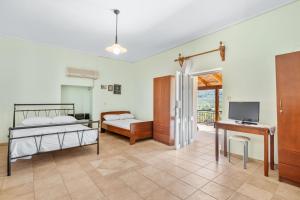 Ένα ή περισσότερα κρεβάτια σε δωμάτιο στο Anastasia's House in Drakona