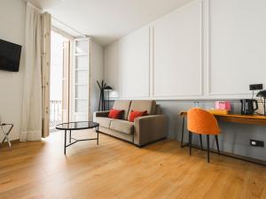 A kitchen or kitchenette at Alcazaba Premium Hotel
