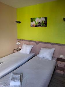 Postel nebo postele na pokoji v ubytování Sleep & Go Blankenberge
