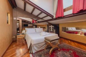 a bedroom with a large white bed in a room at Cà dell'arte Suite in Venice