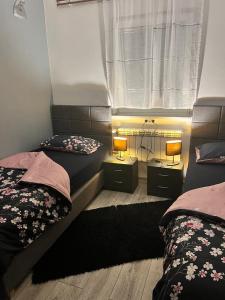 Posteľ alebo postele v izbe v ubytovaní Studio apartman"Mirjana", Podhum 368