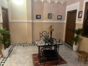 Area soggiorno di Riad La Rose Des Sables