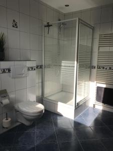 Ένα μπάνιο στο Ferienhaus BENNER +4 φωτογραφίες