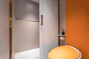 Bagno di Dequan Luxury Hotel Bird's Nest BranchCoffee, fruits, snacks, a gym and a laundry room are provided for free in the lobby