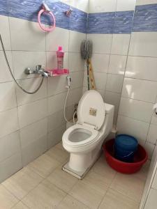 Et badeværelse på Oak Cottage