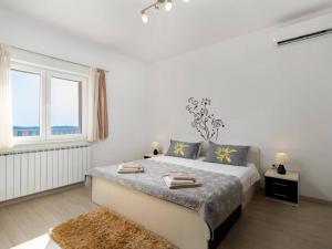 Una cama o camas en una habitación de Four Bedroom Villa, Terrace, Pool 19 fotos más