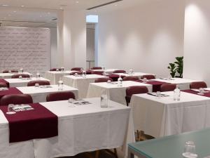 巴勒莫中心美居酒店商务区和/或会议室