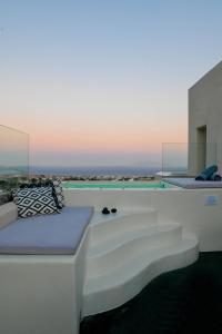 Postel nebo postele na pokoji v ubytování Maeva Suites Santorini