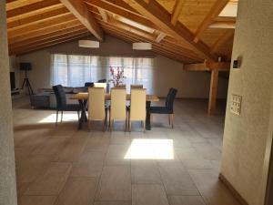 Posezení v ubytování Jungfrau Penthouse - Aare Jungfrau AG
