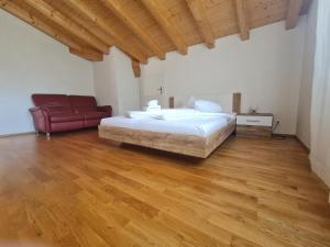 Postel nebo postele na pokoji v ubytování Jungfrau Penthouse - Aare Jungfrau AG
