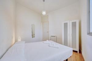 a white bedroom with a large white bed at Santo Tomás D in Haro