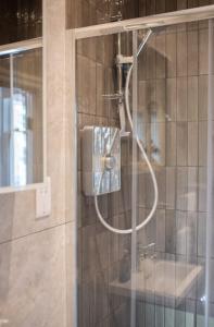 Ένα μπάνιο στο Modern 1Bed Apartment supercentral