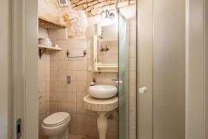 Ένα μπάνιο στο A Casa di Marilù by Rentbeat +15 φωτογραφίες