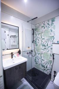 Un baño de Royal Pyramids View Inn