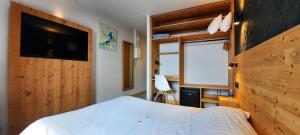 Ένα ή περισσότερα κρεβάτια σε δωμάτιο στο Hotel Les Bruyères