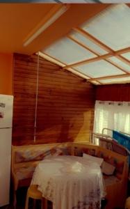 Giường trong phòng chung tại Chambre simple dans une maison +7 ảnh