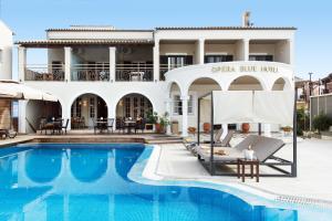 Bazén v ubytování OPERA BLUE Hotel Gouvia Corfu nebo v jeho okolí
