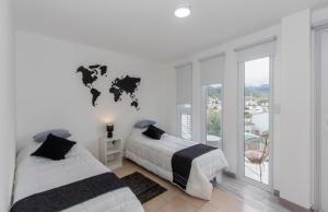 Ένα ή περισσότερα κρεβάτια σε δωμάτιο στο Infinity Sky 2 Apartamentos